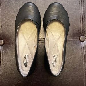 Brand: Cliffs by WHITE MOUNTAIN